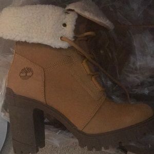 New, never worn, size 7 Timberland boots.